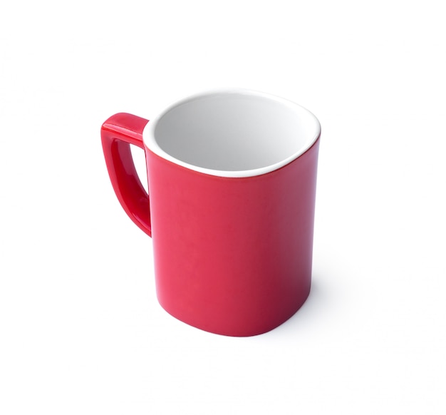 Tazza di caffè rossa con design semplice isolato su sfondo bianco