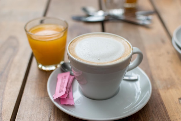 Tazza di caffè servita in un bar