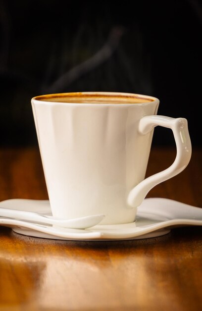 Tazza di caffè sul tavolo da vicino