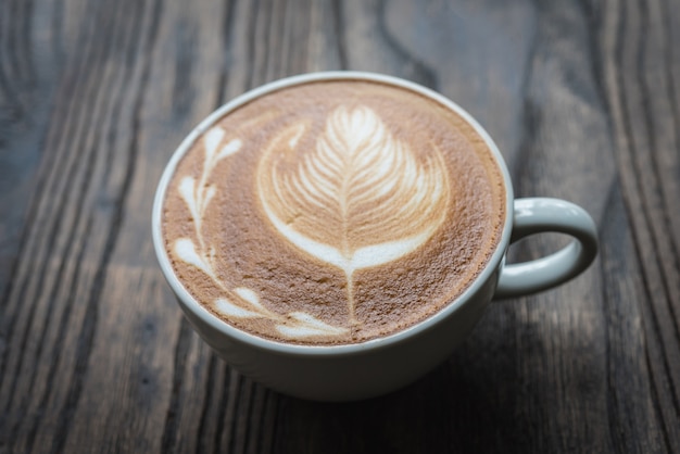 tazza di caffè sul tavolo di legno