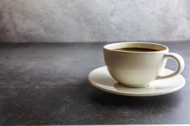 Tazza di caffè sul tavolo