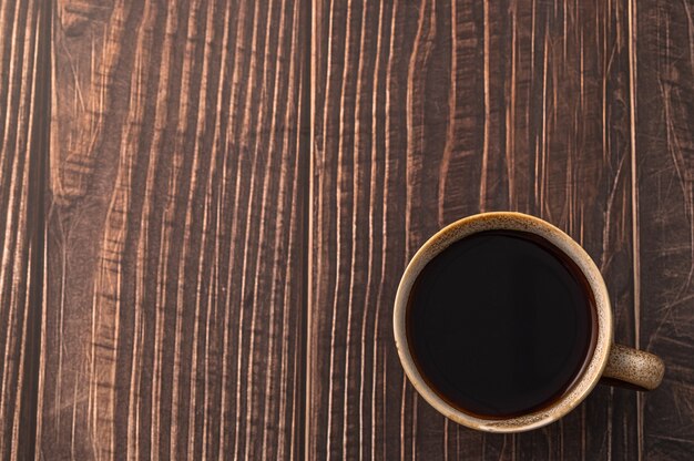 Tazza di caffè sulla tavola di legno