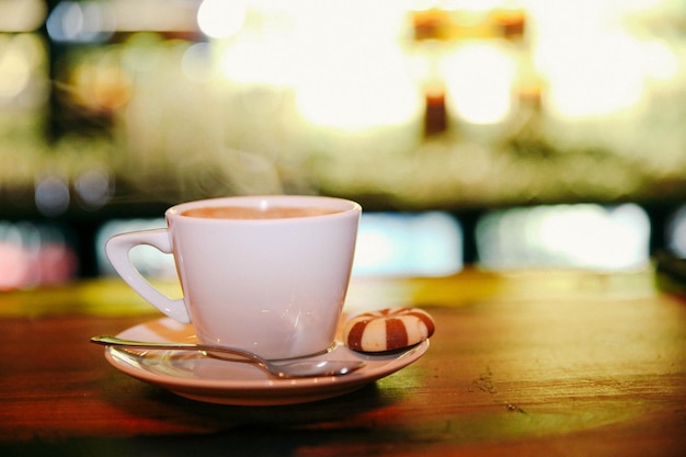 tazza di caffè turco sul tavolo