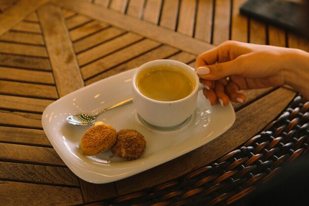 Tazza di caffè turco sul tavolo