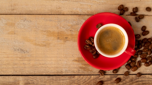 Tazza di caffè vista dall'alto con spazio di copia