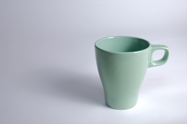 Tazza di caffè vuota o tazza di caffè isolata su fondo bianco