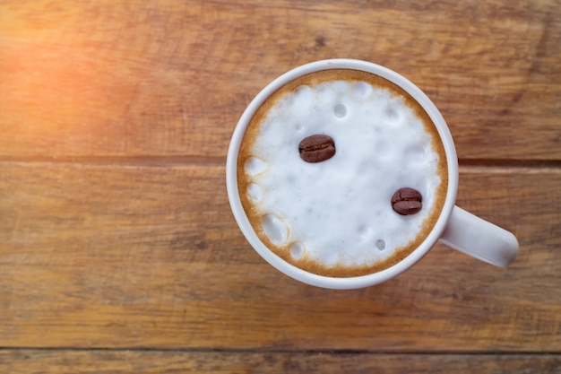 Tazza di cappuccino caldo