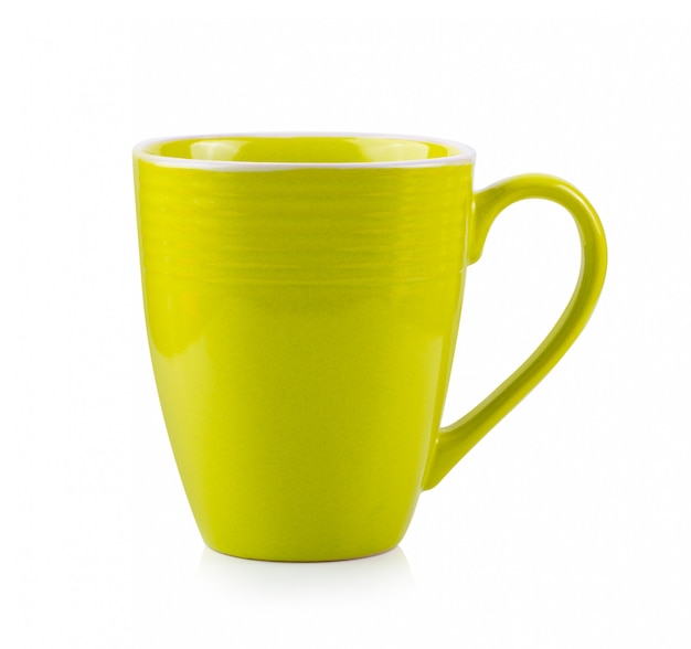 Tazza di ceramica verde isolata su bianco