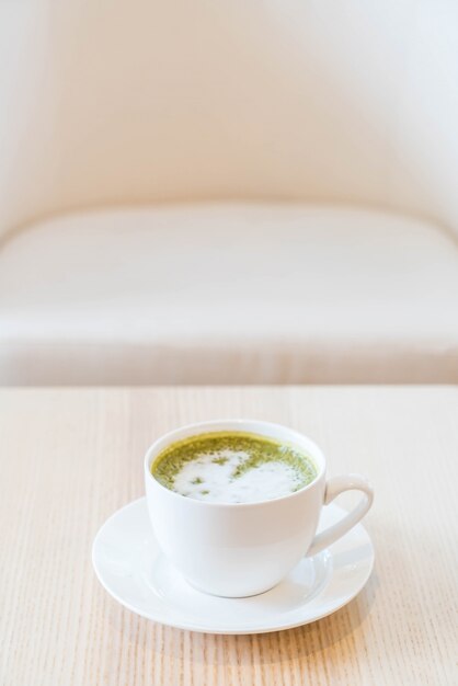 tazza di latte caldo tè verde