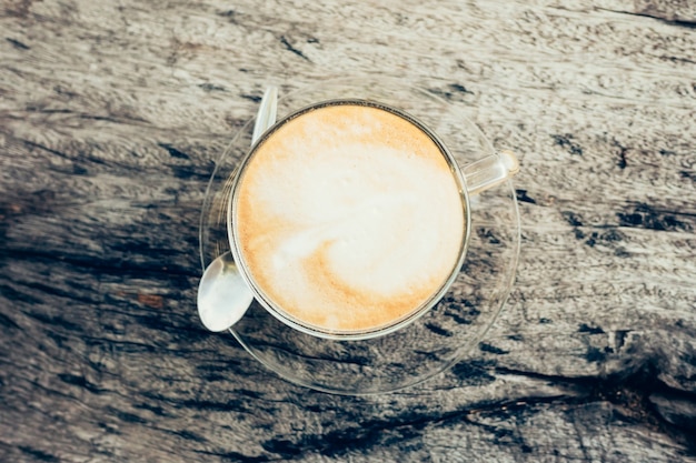 Tazza di offee di vista superiore sul tavolo di legno