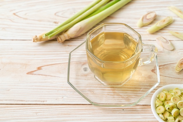 tazza di succo di citronella caldo