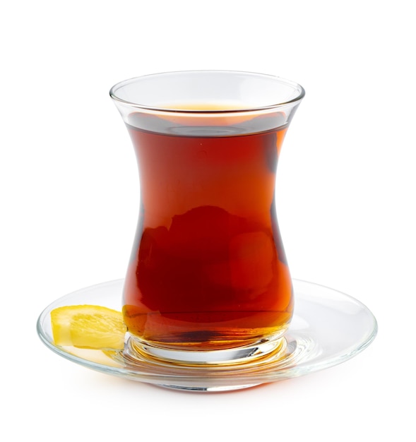 Tazza di tè isolata su fondo bianco