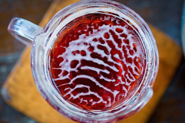 Tazza di tè sul tavolo marrone da vicino Top veiw