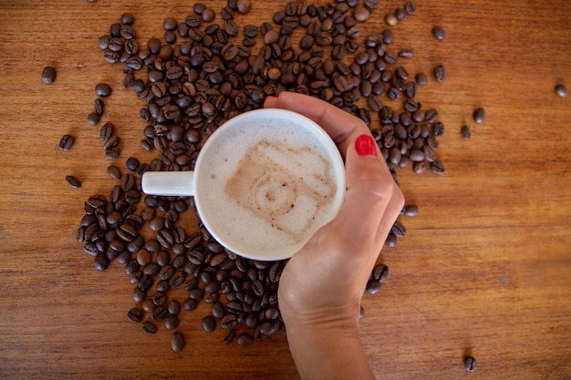 Tazza e chicchi di caffè