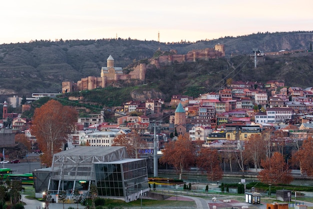 Tbilisi Georgia 4 dicembre 2021 Panorama della cittadella della fortezza Narikala