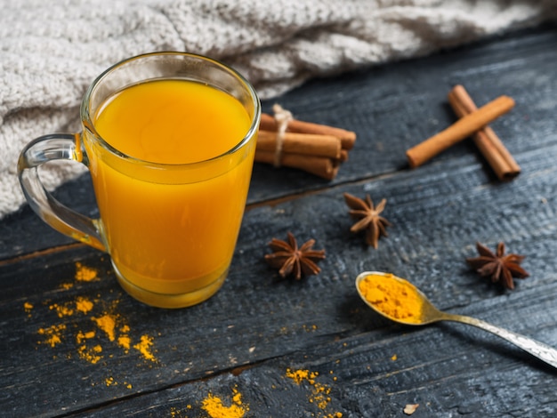 Tè alla curcuma d'oro d'autunno