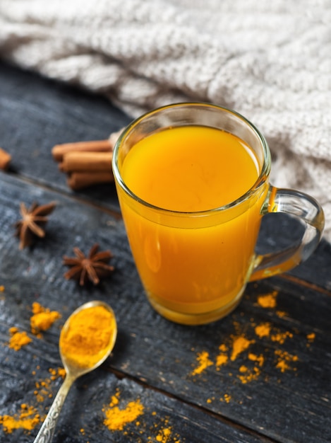 Tè alla curcuma d'oro d'autunno