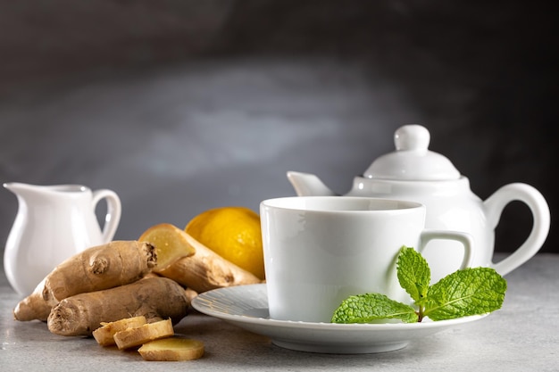 Tè allo zenzero con limone siciliano e menta