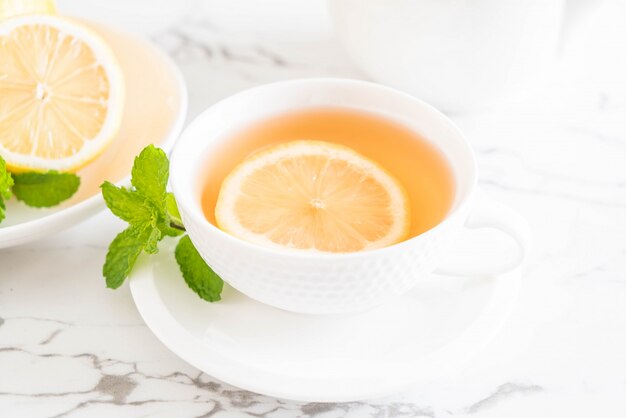 tè caldo al limone