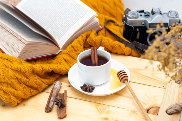 Tè caldo aromatico alla cannella