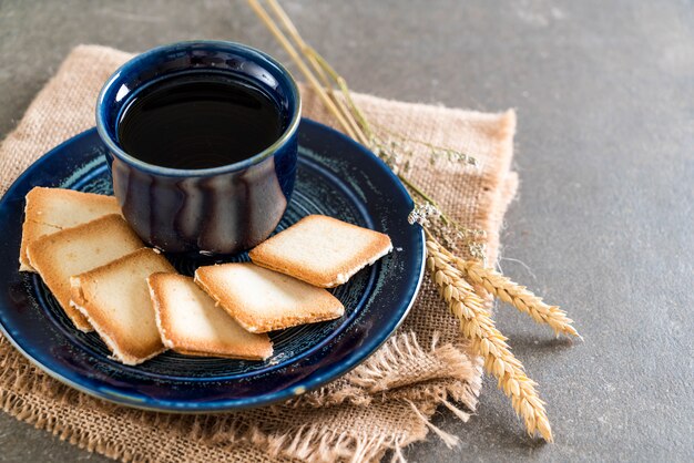 tè con biscotti