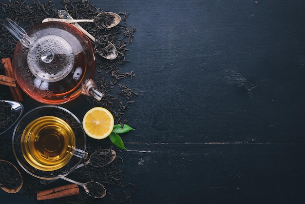 Tè nero e verde con miele di limone, cannella e zenzero Bevanda calda Vista dall'alto Spazio di copia