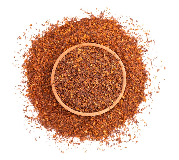 Tè Rooibos isolato su bianco