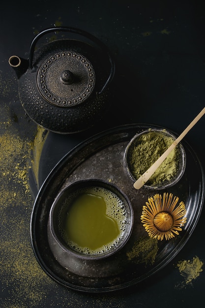 Tè verde in polvere e bevanda al matcha