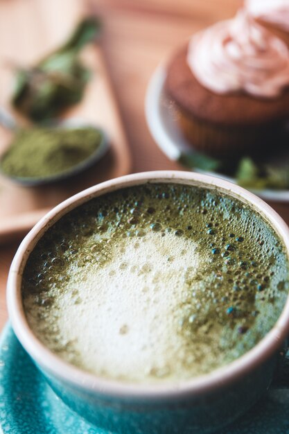 Tè verde Matcha giapponese. tè matcha con torte