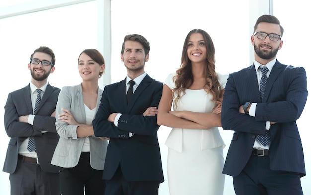 Team aziendale di successo in piedi in fila nell'officephoto con spazio di copia