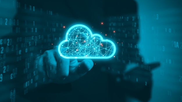 Tecnologia del diagramma di cloud computing Archiviazione dei dati Concetto di servizi di rete e InternetUomo d'affari che tocca l'icona della nuvola virtuale