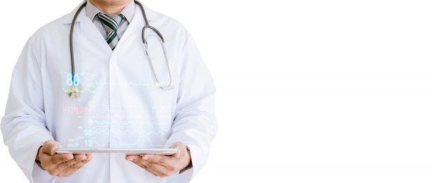 Tecnologia medica il medico ha tenuto un tablet per controllare il paziente