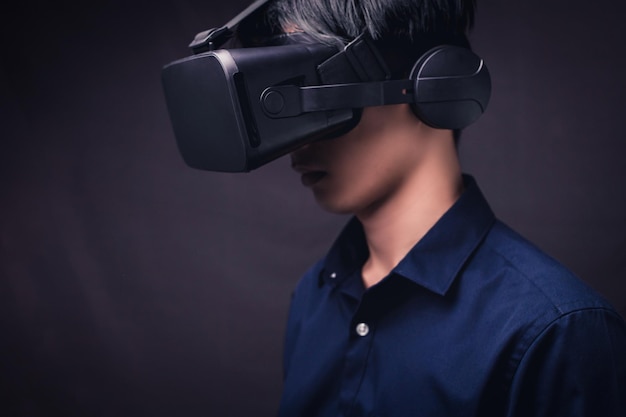 Tecnologia online metaverse di connessione occhiali VR