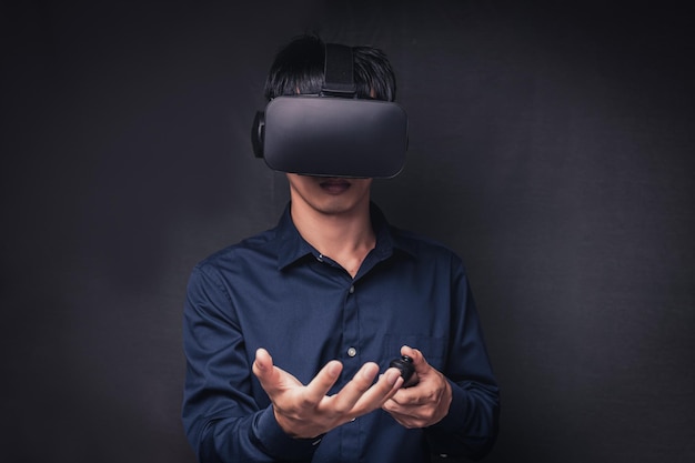 Tecnologia online metaverse di connessione occhiali VR