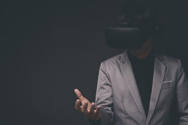 Tecnologia online metaverse di connessione occhiali VR