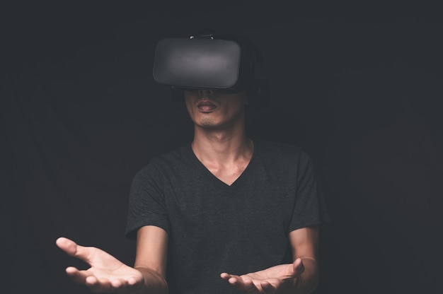 Tecnologia online metaverse per la connessione di occhiali VR