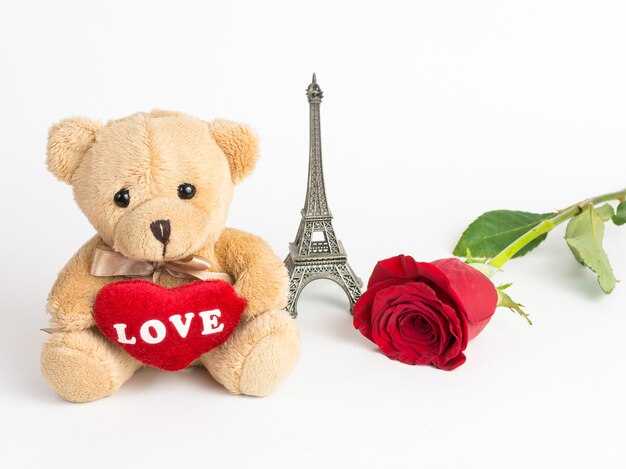 Teddy bear, rose ed eiffel tower per San Valentino