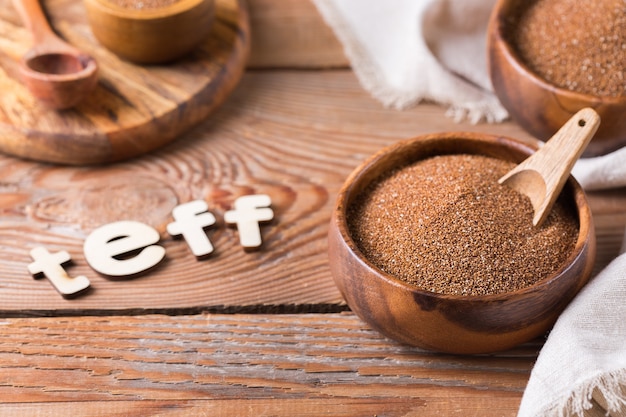 Teff antico a grana fine della cucina eritrea ed etiope e un'alternativa sana senza glutine