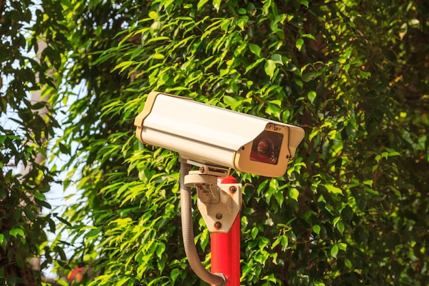 Telecamera TVCC bianca per la sicurezza.