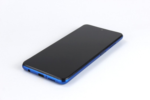 telefono cellulare con schermo nero e cornice blu