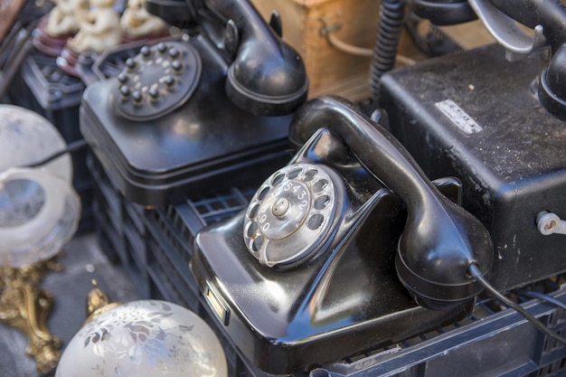 Telefono vintage in un mercato delle pulci spagnolo