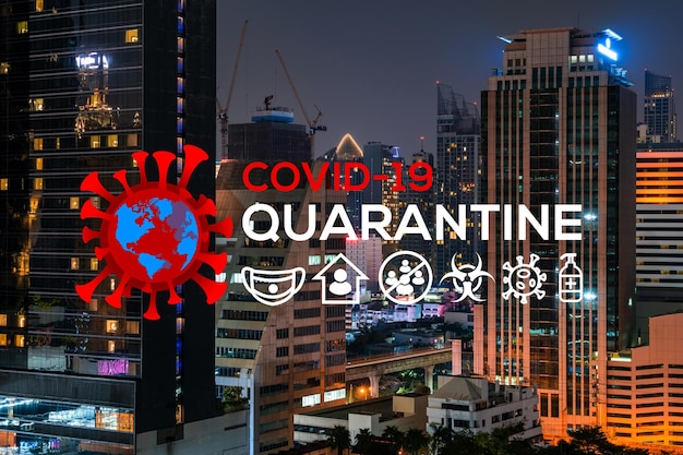 Tema del coronavirus che attinge la grande città del paesaggio urbano di Bangkok notturno Vista della città moderna COVID19 autoisolamento e concetto di quarantena