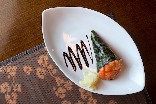 Temaki di salmone