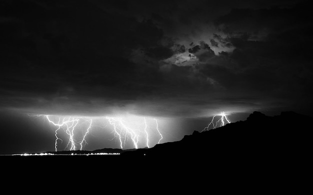 Tempesta di fulmini estiva nel Nevada