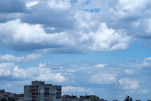 Tempesta sopra la città Cattivo tempo in città