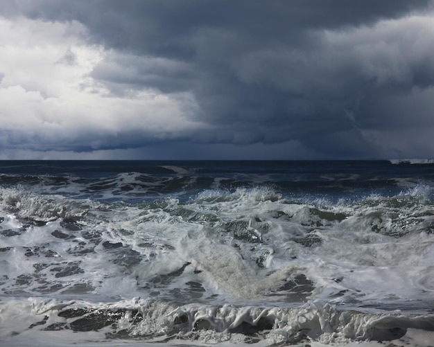 tempesta sull'oceano