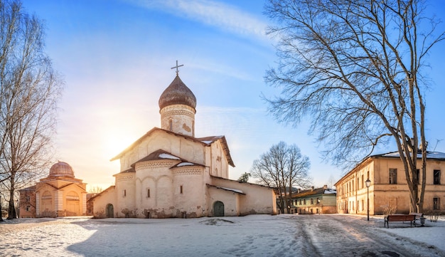 Tempio a Pskov sul territorio dell'ex monastero StaroVoznesensky