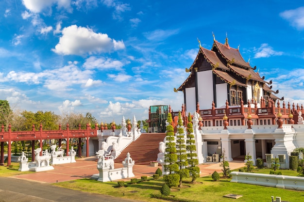 Tempio al parco reale di Ratchaphruek in Chiang Mai, Tailandia