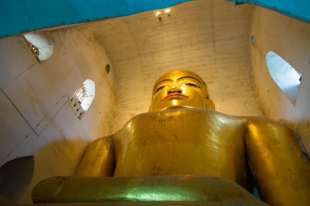 Tempio buddista di Ananda a Bagan Myanmar Il più importante di tutti i templi con un bellissimo buddha in piedi all'interno