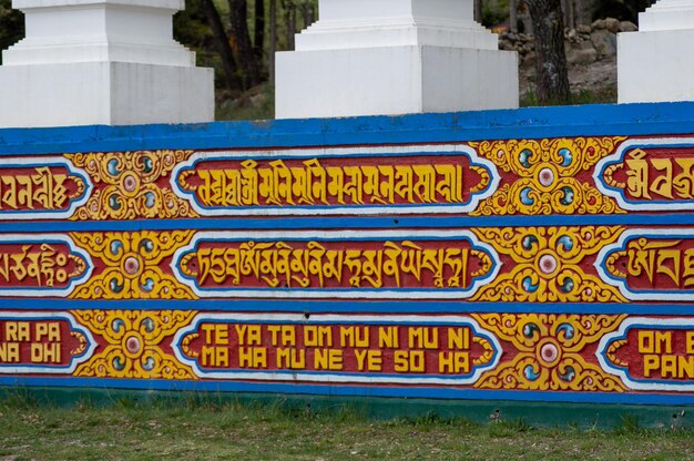 Tempio buddista di Dag Shang Kagyu a Panillo Aragon Spagna Dettagli in un tempio buddista Dag Shan